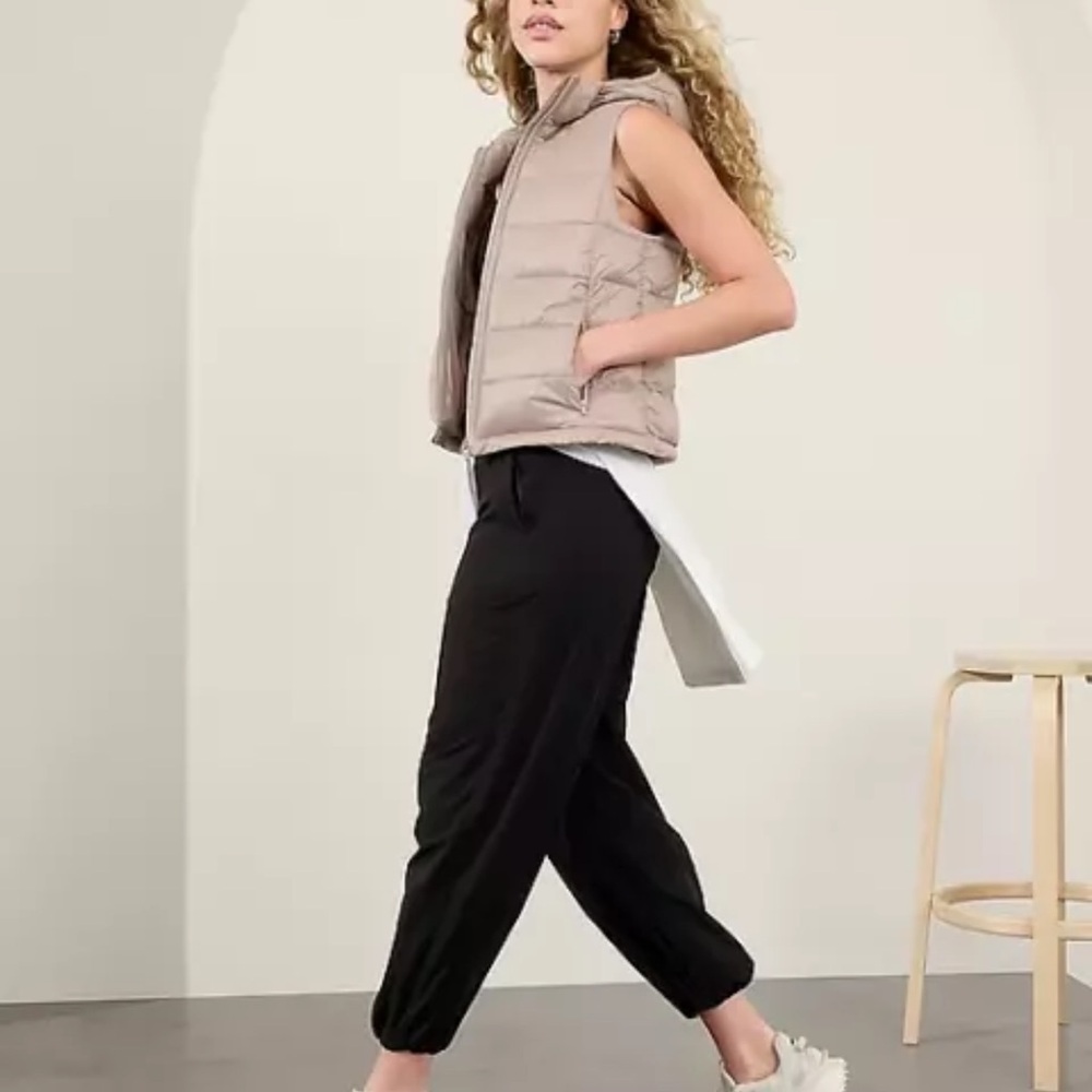 NWT Athleta Aire Puffer Vest - Picture 5 of 7